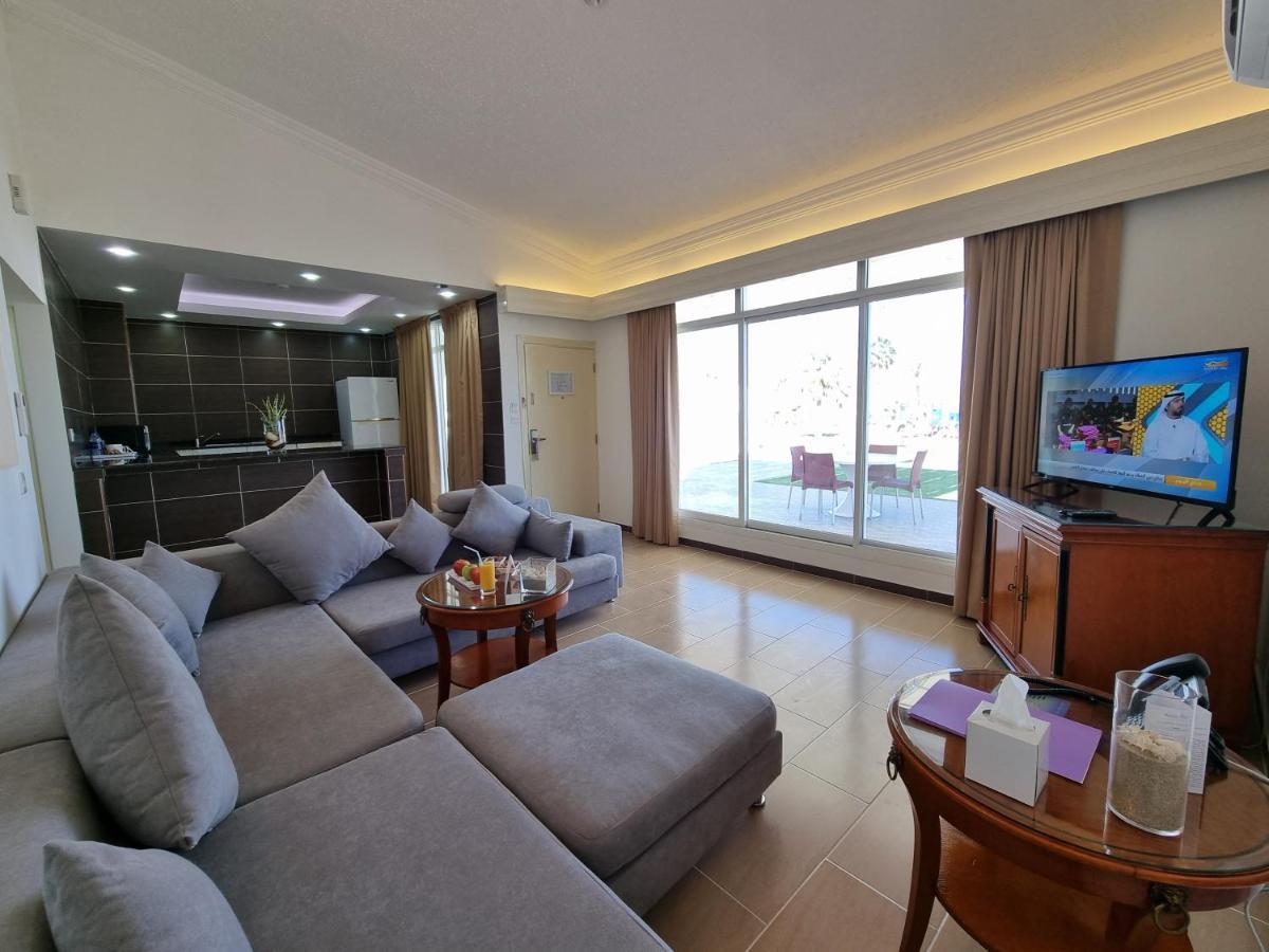 Holiday Beach Resort 迪巴 外观 照片