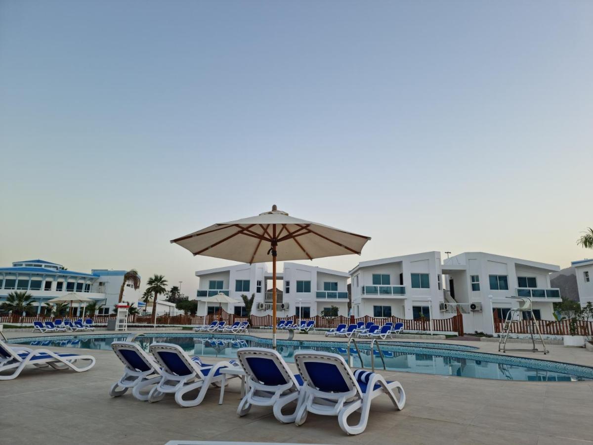 Holiday Beach Resort 迪巴 外观 照片