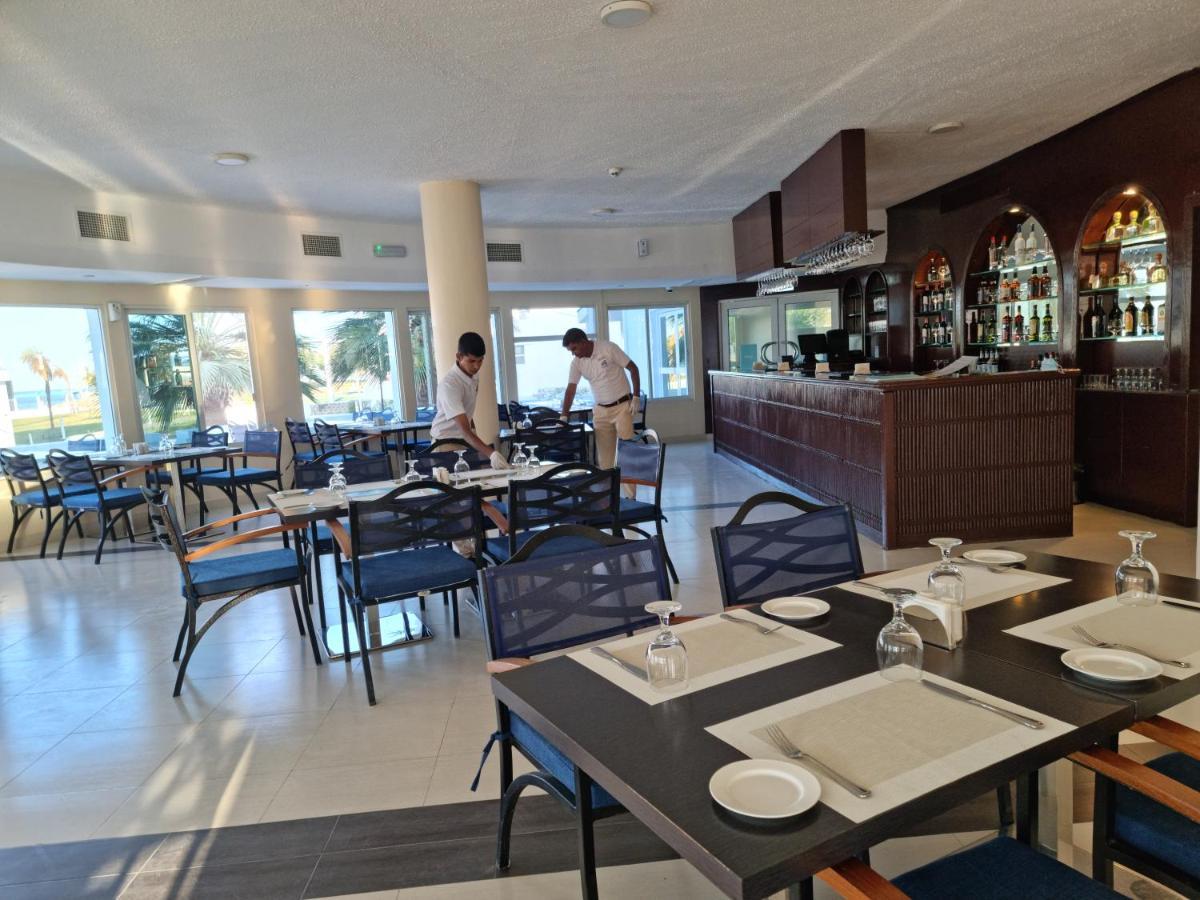 Holiday Beach Resort 迪巴 外观 照片