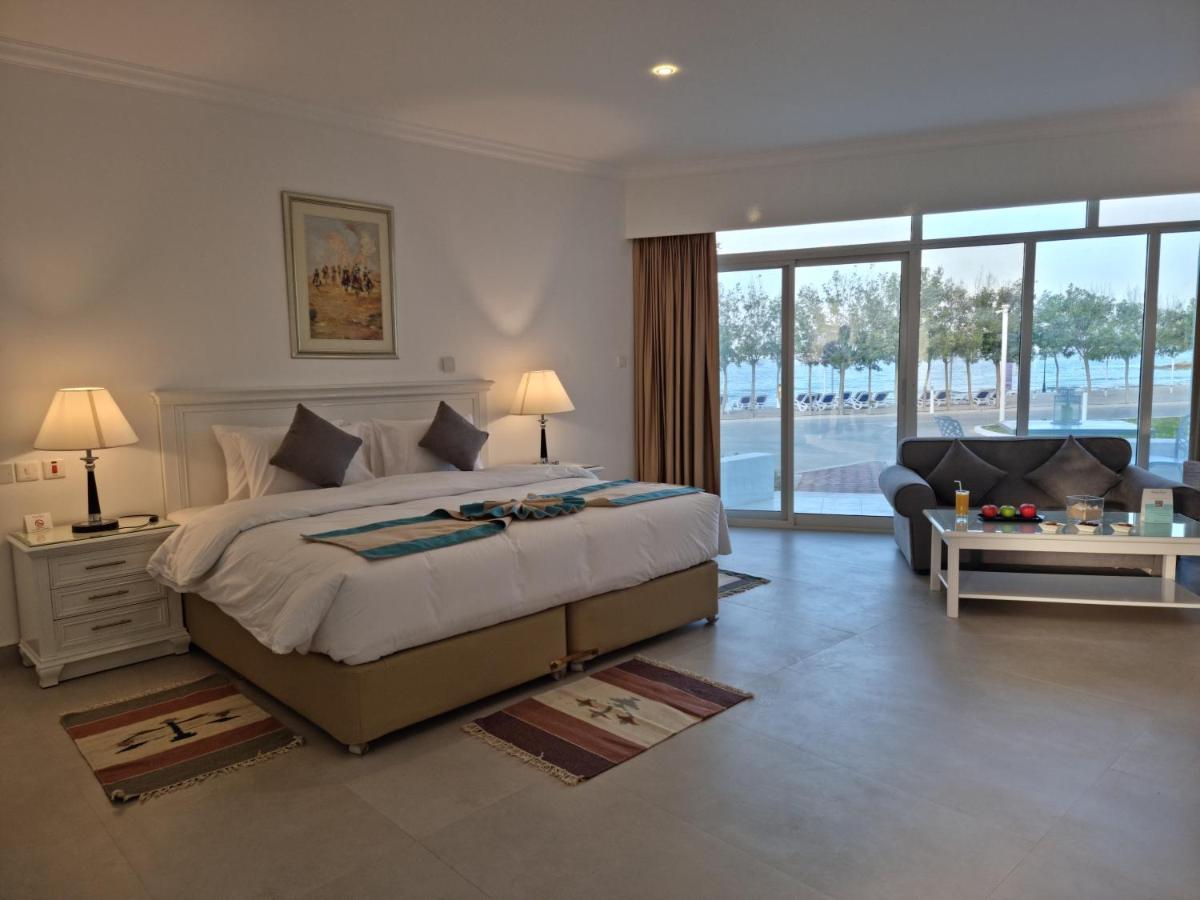 Holiday Beach Resort 迪巴 外观 照片