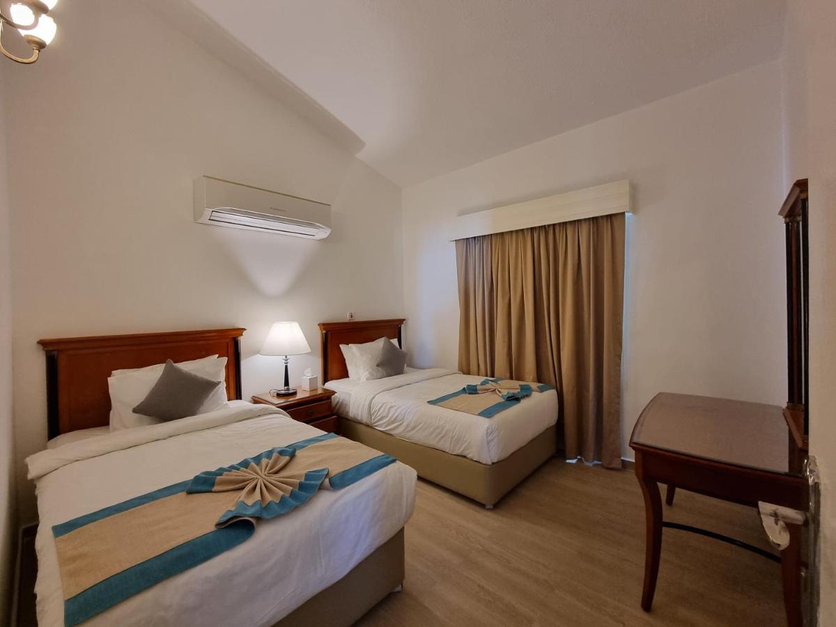 Holiday Beach Resort 迪巴 外观 照片