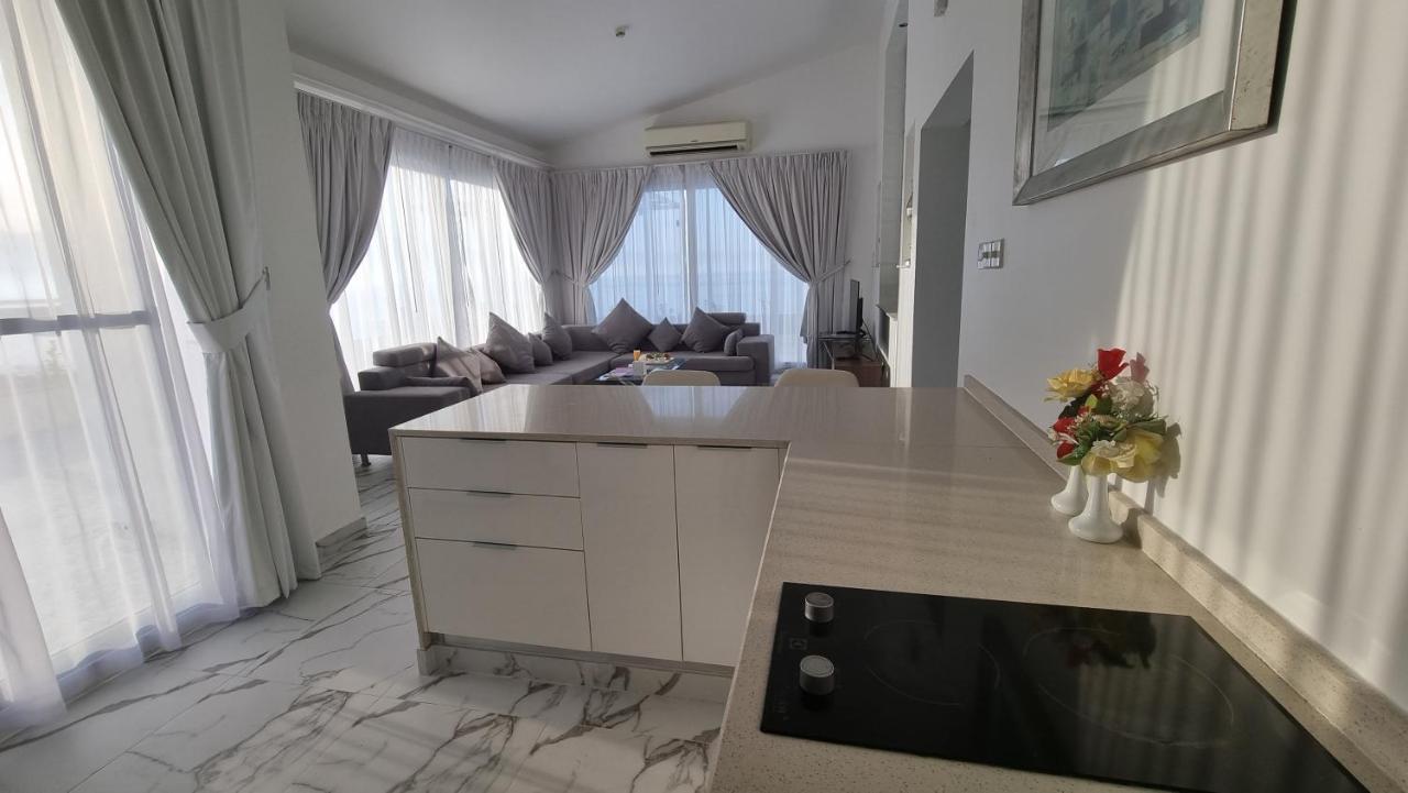 Holiday Beach Resort 迪巴 外观 照片