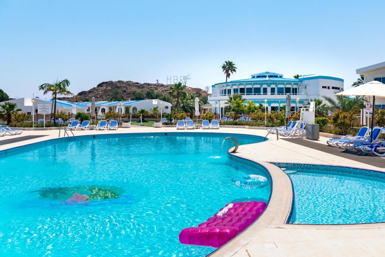 Holiday Beach Resort 迪巴 外观 照片