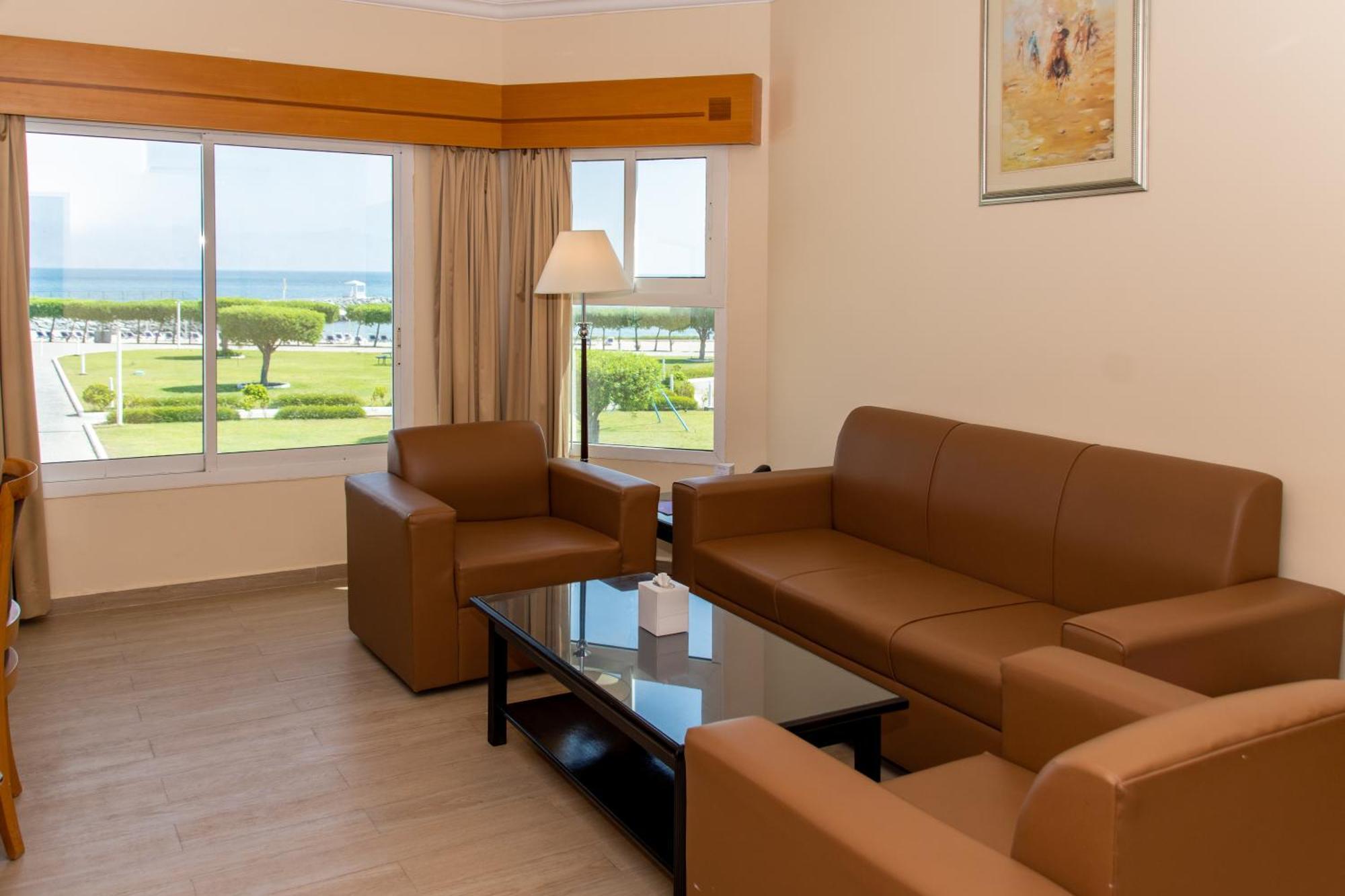Holiday Beach Resort 迪巴 外观 照片